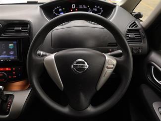 2016 Nissan Serena - Thumbnail