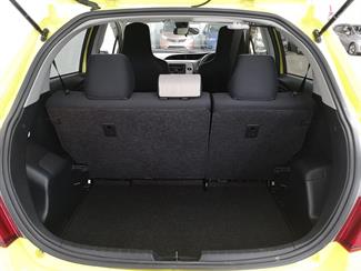 2016 Toyota Vitz - Thumbnail