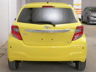 2016 Toyota Vitz - Thumbnail