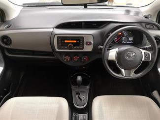 2016 Toyota Vitz - Thumbnail