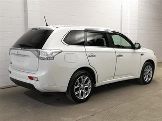 2015 Mitsubishi Outlander - Thumbnail