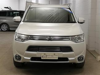 2015 Mitsubishi Outlander - Thumbnail