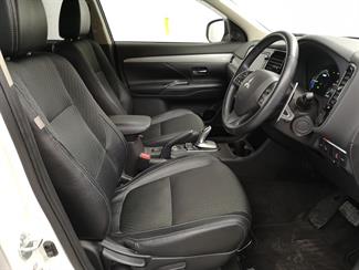 2015 Mitsubishi Outlander - Thumbnail