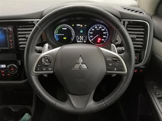 2015 Mitsubishi Outlander - Thumbnail