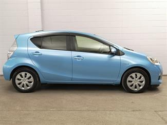 2013 Toyota Aqua - Thumbnail