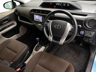 2013 Toyota Aqua - Thumbnail