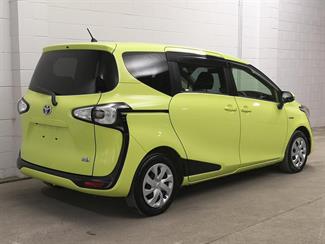 2015 Toyota Sienta - Thumbnail