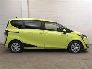 2015 Toyota Sienta - Thumbnail