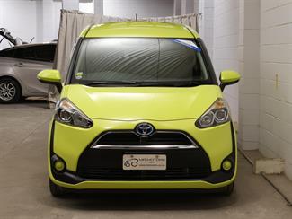 2015 Toyota Sienta - Thumbnail