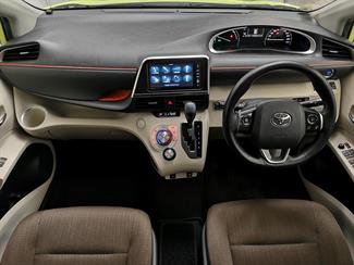 2015 Toyota Sienta - Thumbnail