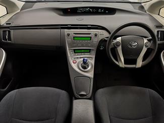 2014 Toyota Prius - Thumbnail
