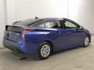 2016 Toyota Prius - Thumbnail
