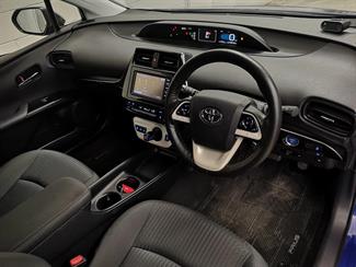 2016 Toyota Prius - Thumbnail