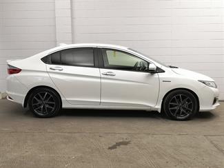 2015 Honda Grace - Thumbnail