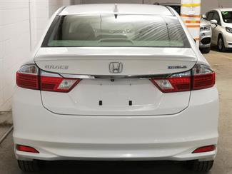 2015 Honda Grace - Thumbnail