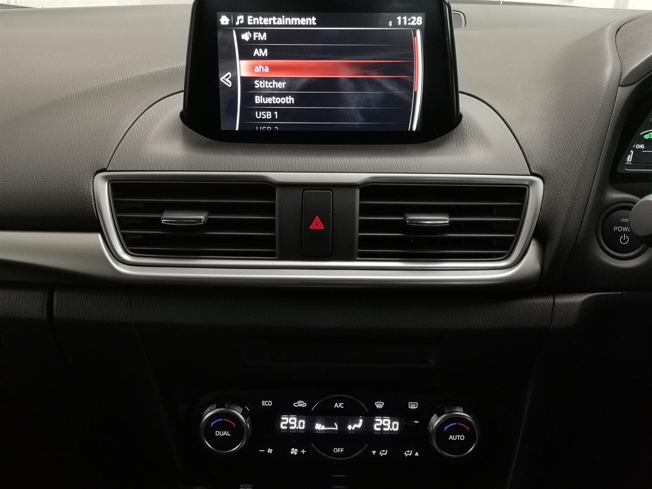 2017 Mazda Axela