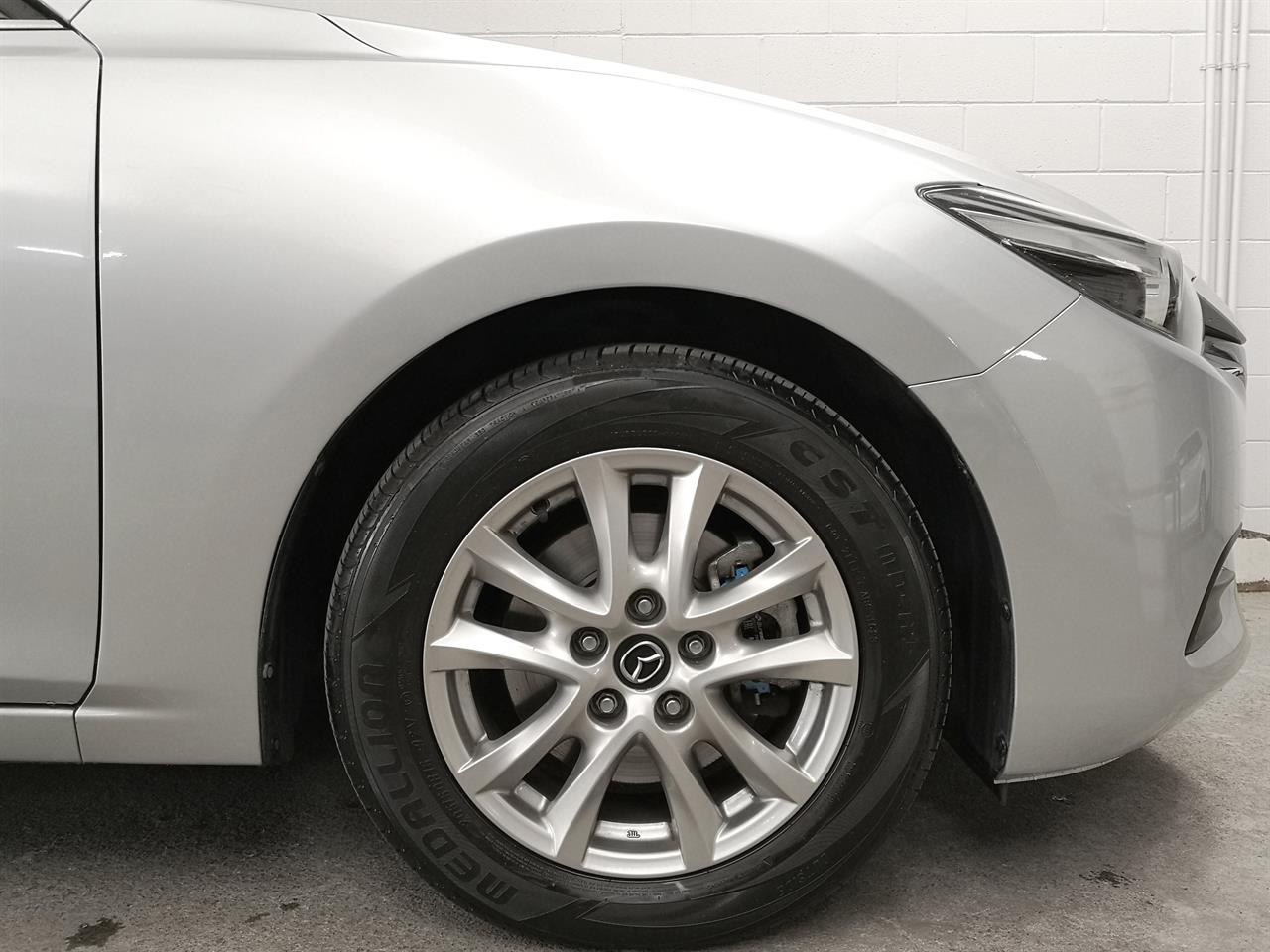 2017 Mazda Axela