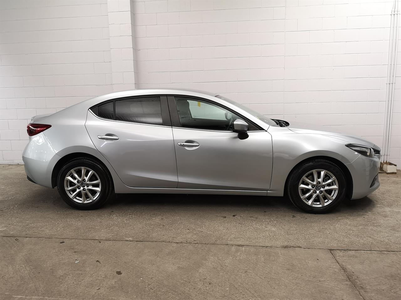 2017 Mazda Axela