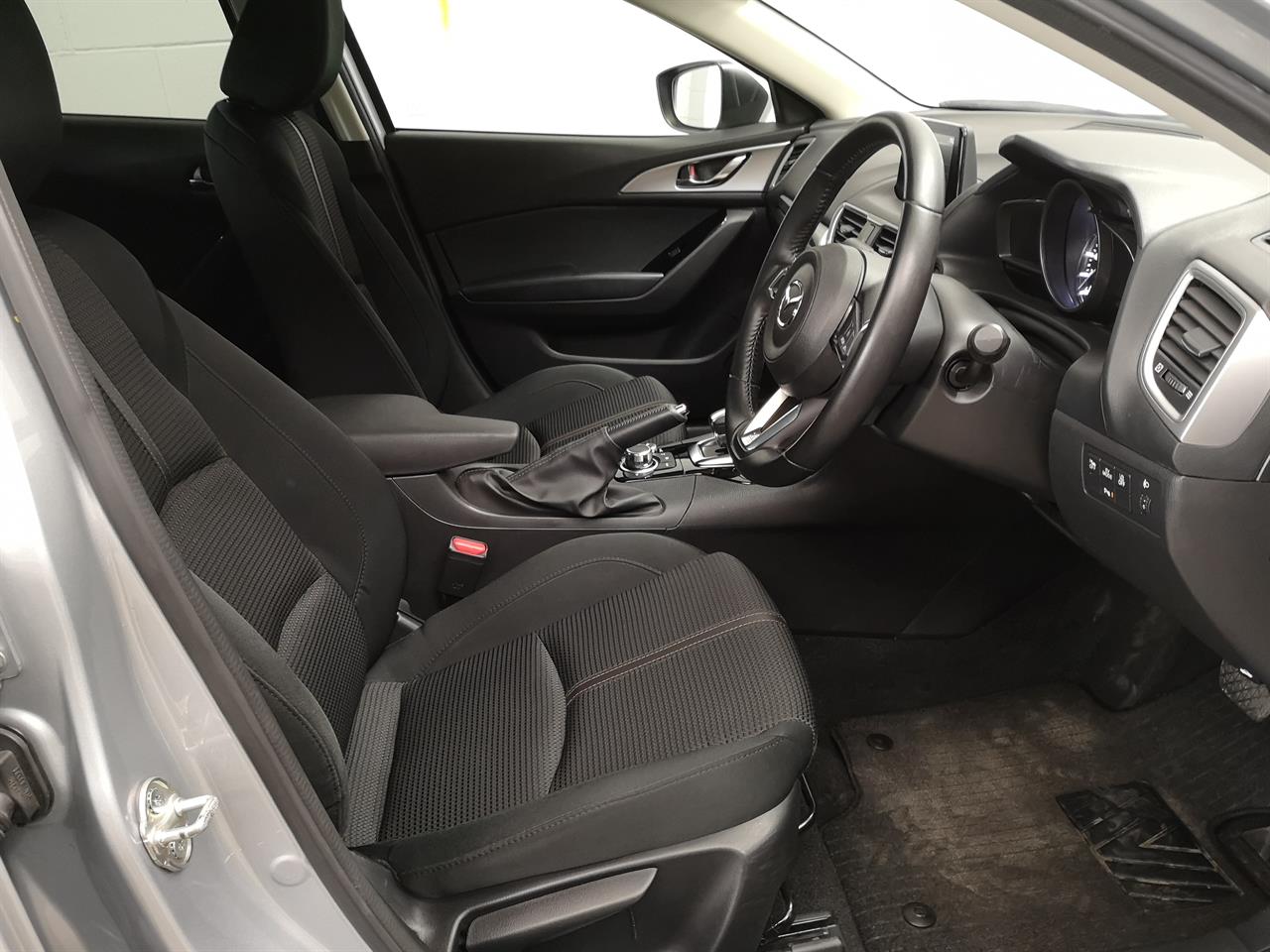 2017 Mazda Axela