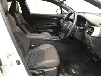 2020 Toyota C-HR - Thumbnail