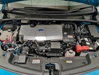 2019 Toyota Prius - Thumbnail