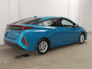 2019 Toyota Prius - Thumbnail