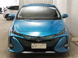 2019 Toyota Prius - Thumbnail