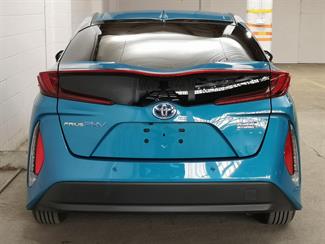 2019 Toyota Prius - Thumbnail