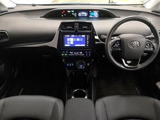 2019 Toyota Prius - Thumbnail