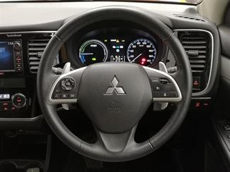 2015 Mitsubishi Outlander - Thumbnail