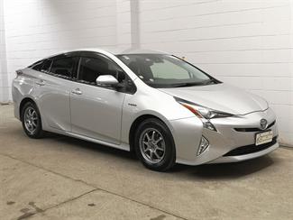 2017 Toyota Prius - Thumbnail