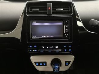 2017 Toyota Prius - Thumbnail