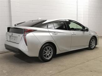 2017 Toyota Prius - Thumbnail