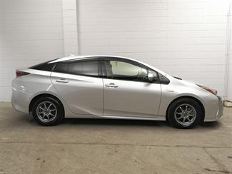2017 Toyota Prius - Thumbnail