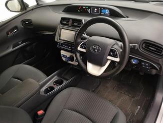 2017 Toyota Prius - Thumbnail