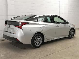 2020 Toyota Prius - Thumbnail