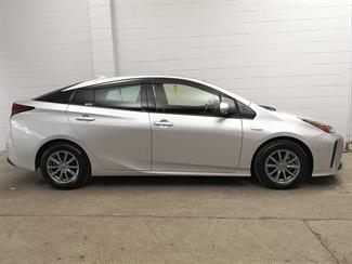 2020 Toyota Prius - Thumbnail