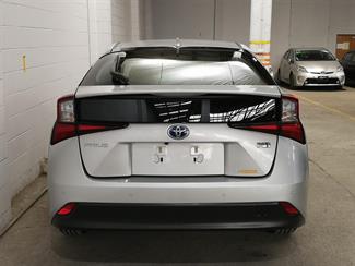 2020 Toyota Prius - Thumbnail