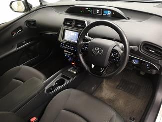 2020 Toyota Prius - Thumbnail