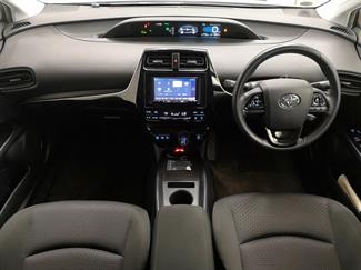 2020 Toyota Prius - Thumbnail