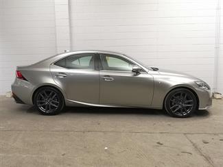 2013 Lexus IS 300H - Thumbnail