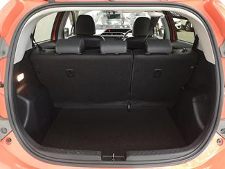 2014 Toyota Aqua - Thumbnail