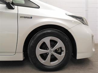 2014 Toyota Prius - Thumbnail