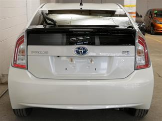 2014 Toyota Prius - Thumbnail