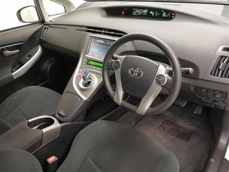 2014 Toyota Prius - Thumbnail