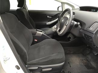 2014 Toyota Prius - Thumbnail