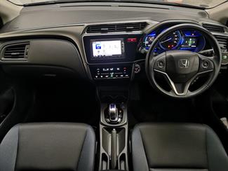 2015 Honda Grace - Thumbnail