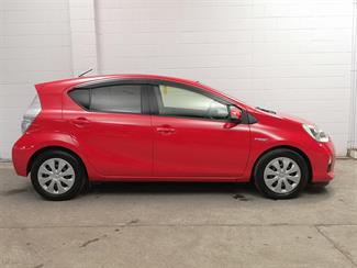 2013 Toyota Aqua - Thumbnail