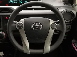 2013 Toyota Aqua - Thumbnail