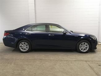 2015 Toyota Crown - Thumbnail